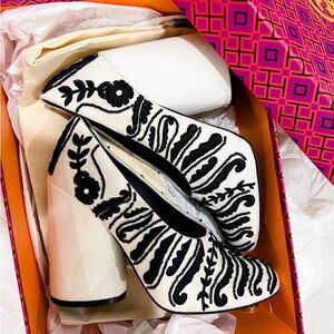 Tory Burch White Canvas Pumps with Black Embroidered Floral Detail